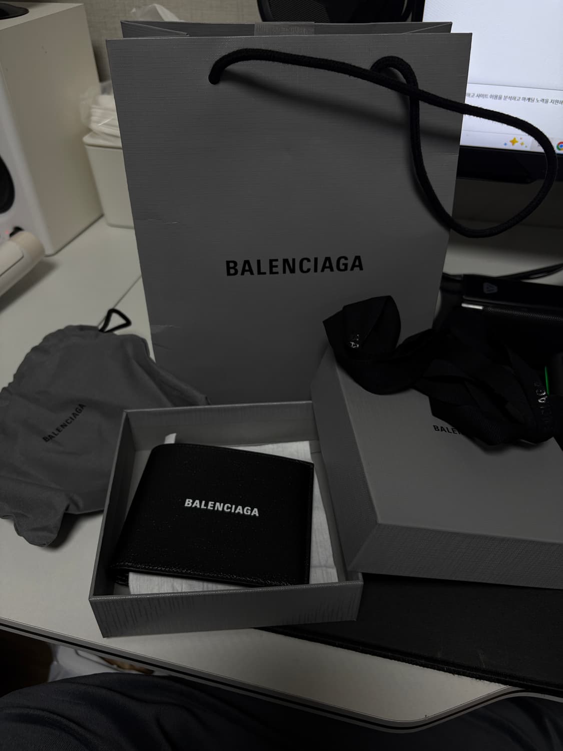 발렌시아가 반지갑 새상품 신상 백화점판 판매 상품이미지1