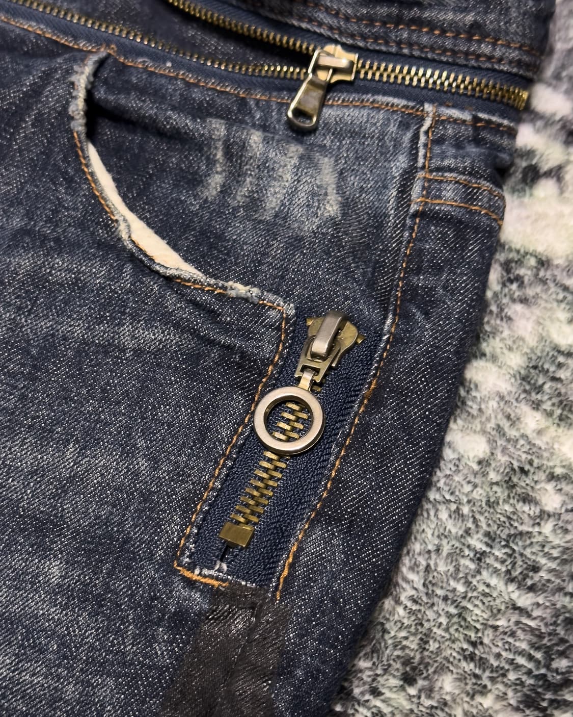 {UNKNOWN} Paint Splatter Zip Belt Denim  상품이미지5