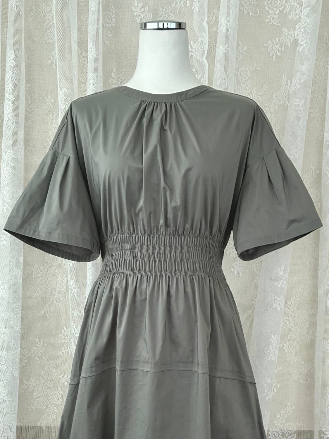 55) 더아이잗 셔링 반팔 원피스 그레이 상품이미지4
