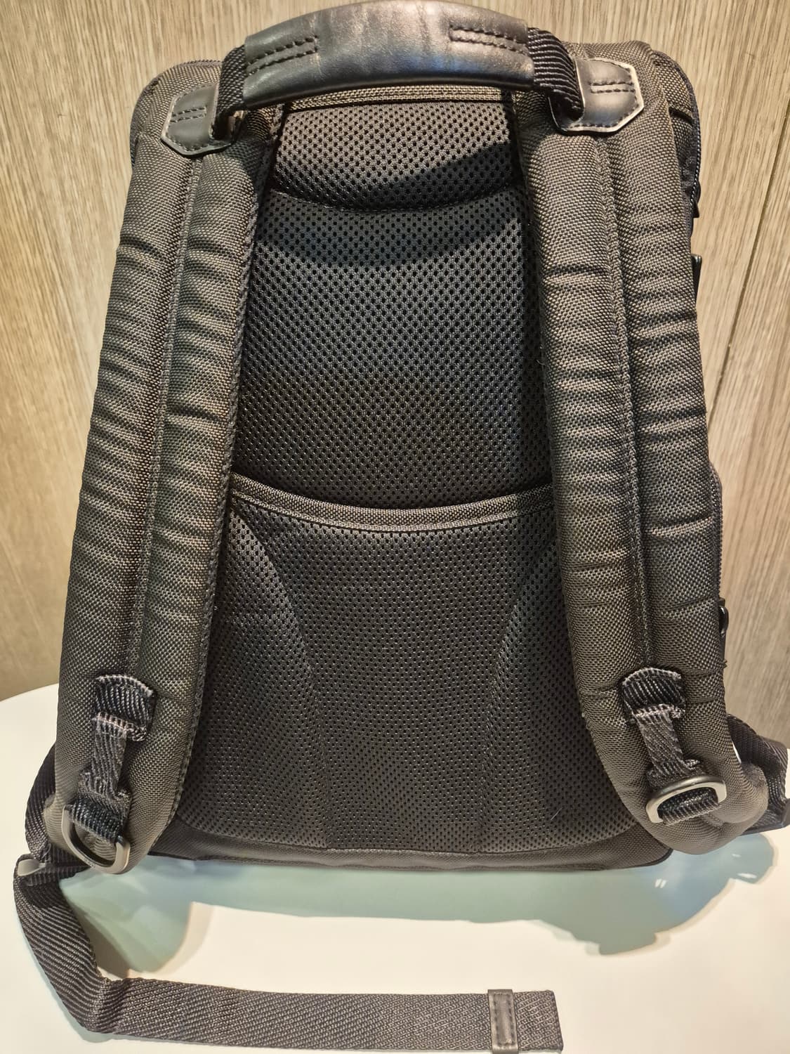 투미 백팩 판매합니다 
자연스런 사용감외엔 마모손상 없습니다 
1호선 부 상품이미지3