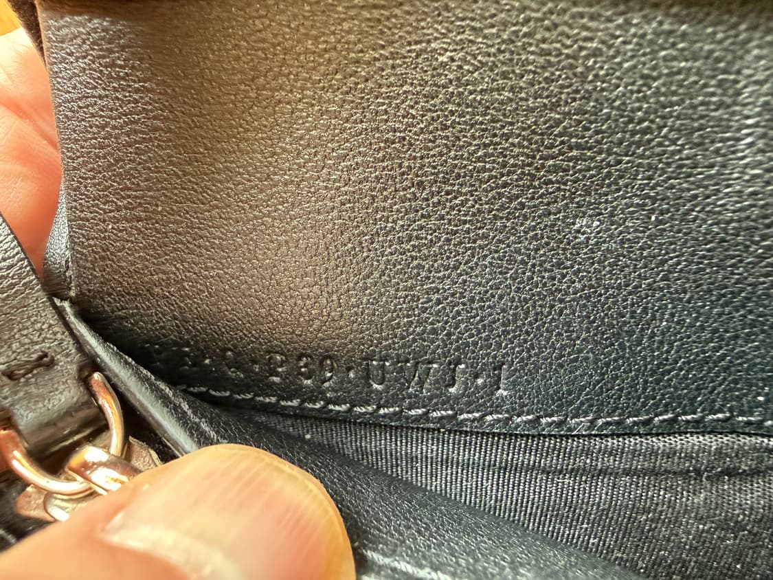 발렌티노 VALENTINO 지갑 중지갑 지퍼돌이 스터드 반지갑 명품지갑 상품이미지6