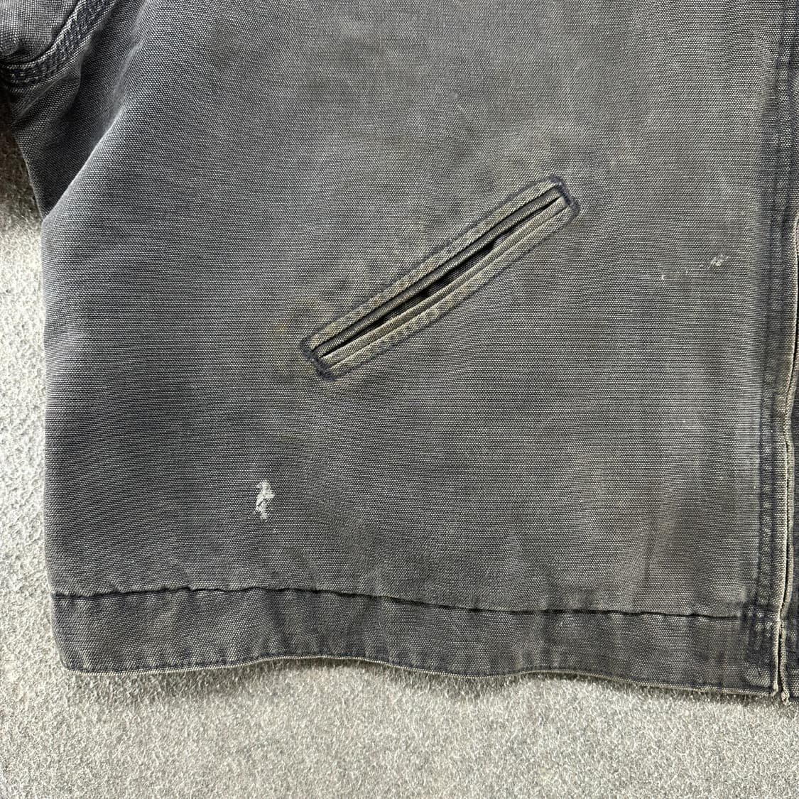 칼하트 J01 디트로이트 컨트롤드 레인 엘엘씨 커스텀 자켓 블랙 상품이미지8