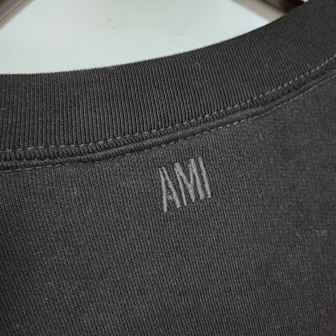 [L] 아미 블랙 체인 하트자수 맨투맨 E20HJ031 상품이미지3