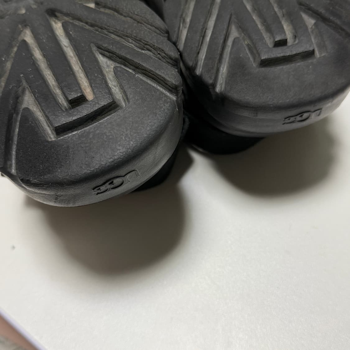 어그 피크모드 메쉬 샌들 240 상품이미지6