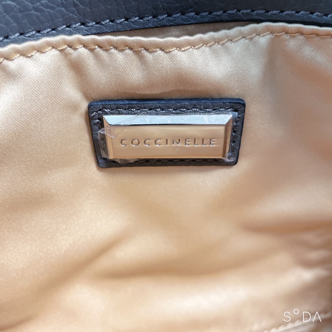 코치넬레 가죽 크로스백 연브라운 상품이미지7