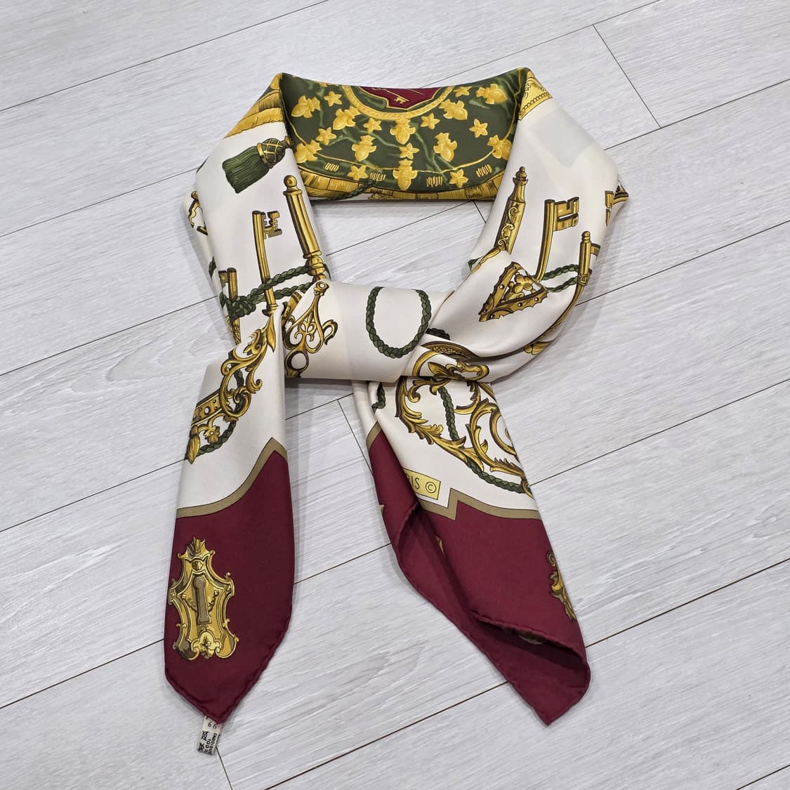 에르메스 스카프 까레 Les Cles 열쇠 패턴 실크 (버건디) 상품이미지9