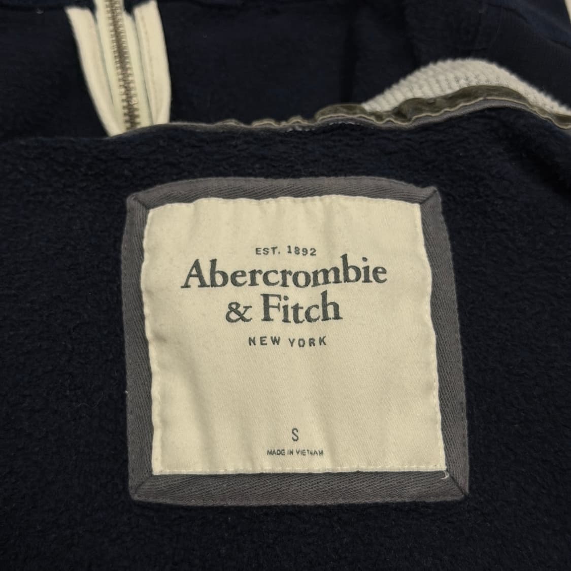 아베크롬비 빈티지 Y2K 스펠로고 딱붙핏 기모 후드집업 자켓 네이비 S 상품이미지4