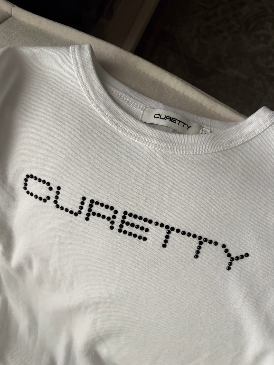 CURETTY C DIAGONAL HEMLINE T-SHIRT 화이트 상품이미지3