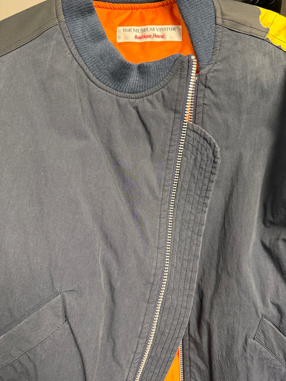 더뮤지엄비지터 플라워쿤스트 봄버 L 사이즈 상품이미지1