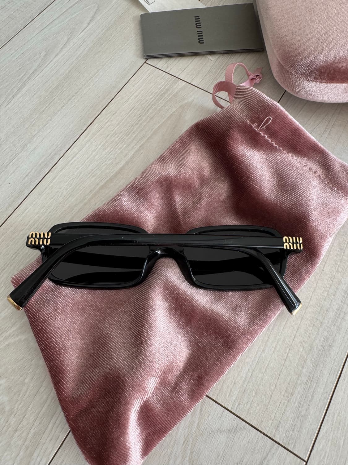 미우미우 리가즈 블랙 선글라스 0MU 11ZS 16K5S0 상품이미지2