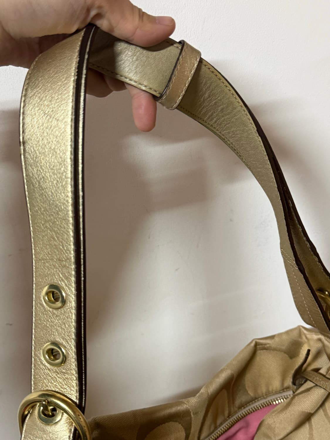 코치 Y2K 시그니처 모노그램 숄더백 베이지 상품이미지6