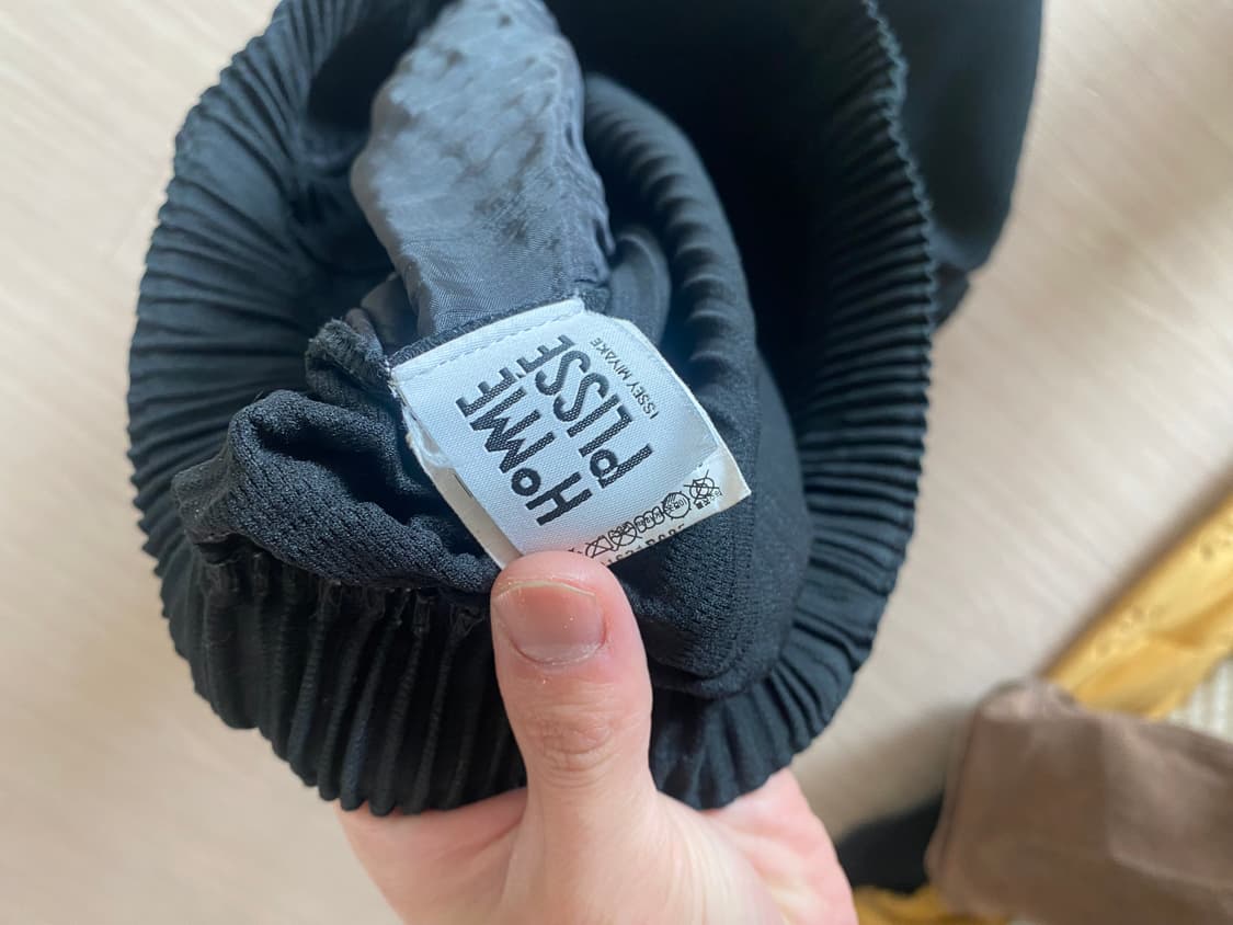 옴므플리세 베이직 블랙 색상 바지 상품이미지2