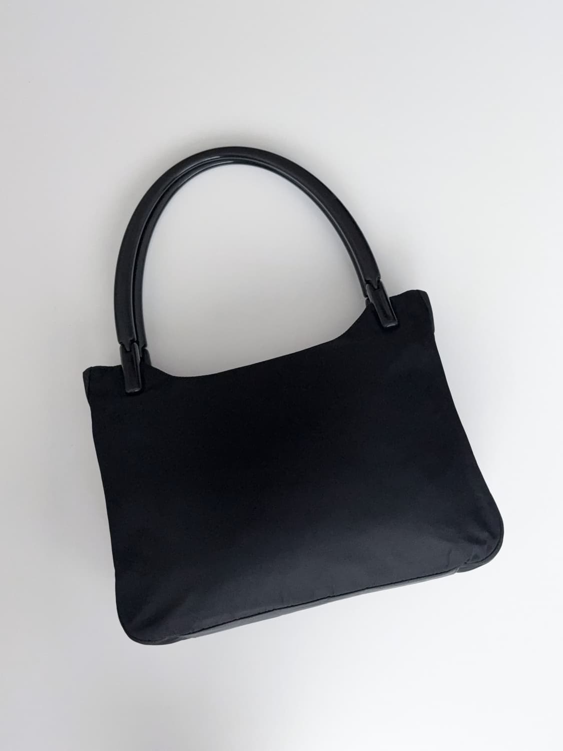 프라다 나일론 사이드 로고 호보백 상품이미지6