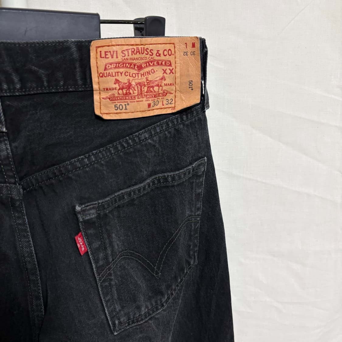 리바이스 501 흑청 스트레이트 데님팬츠 / W30, L32 상품이미지7