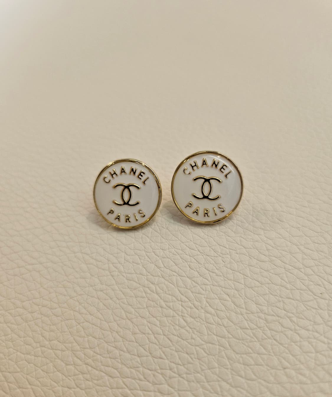샤넬 단추 CC로고 아이보리 귀걸이 업사이클링 상품이미지4
