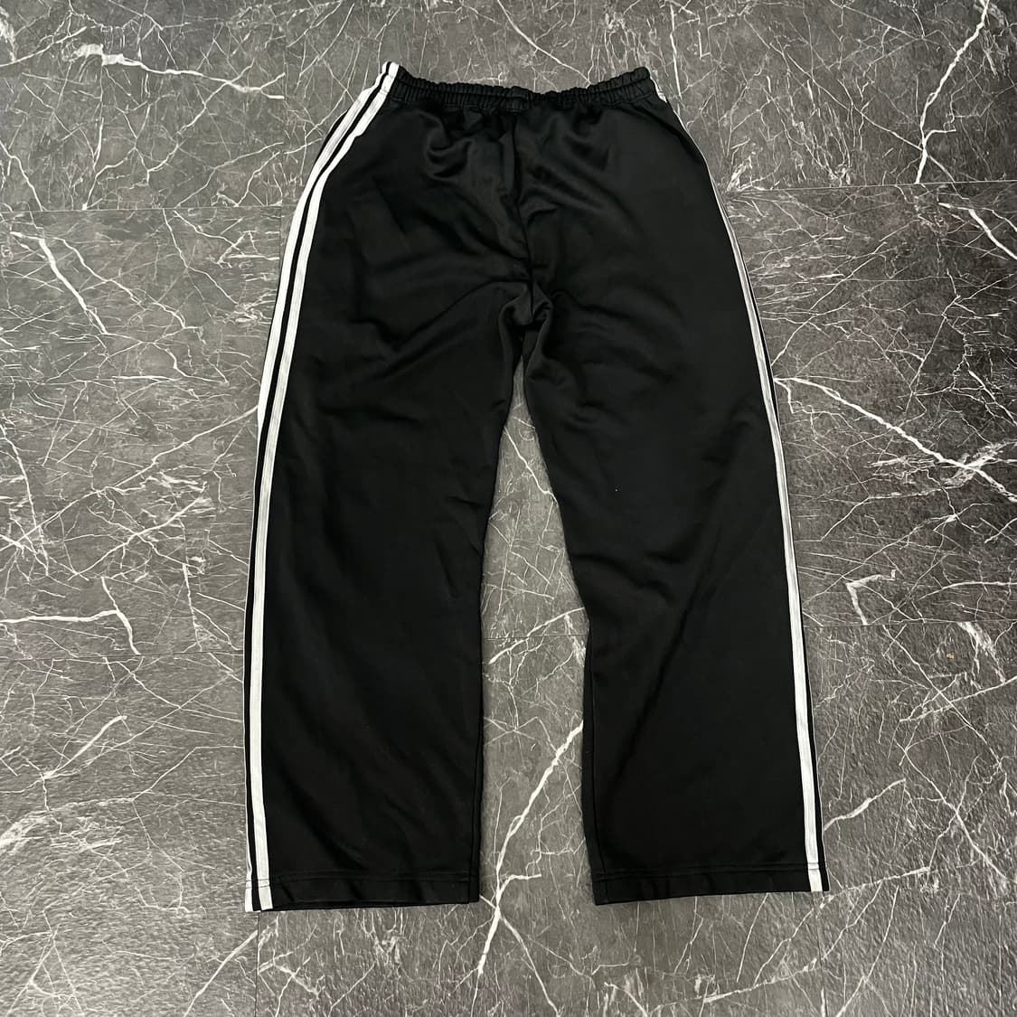 아디다스 블랙 삼선 미니멀 트랙팬츠 상품이미지5