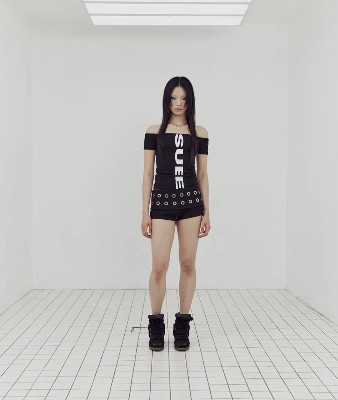 VERTICAL OFF-SHOULDER TOP 상품이미지1