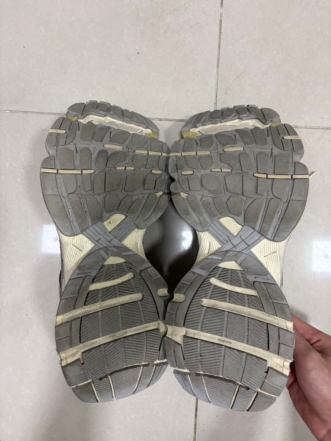 발렌시아가 스테이플러 베이지 그레이 상품이미지3