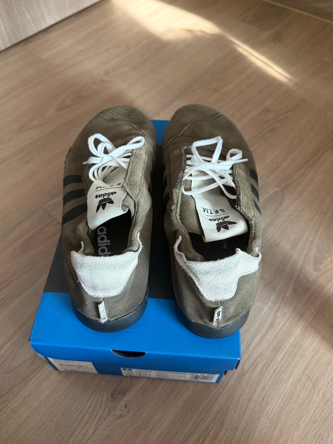 아디다스 송 포 더 뮤트 태권도 메이 올리브 색상 280 판매합니다 상품이미지4