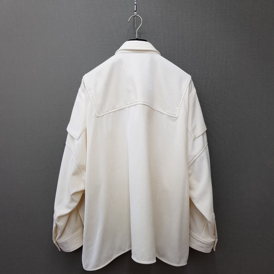 한섬 시스템 2024 오버핏 포켓 디테일  셔츠 자켓 82-94-160 상품이미지6
