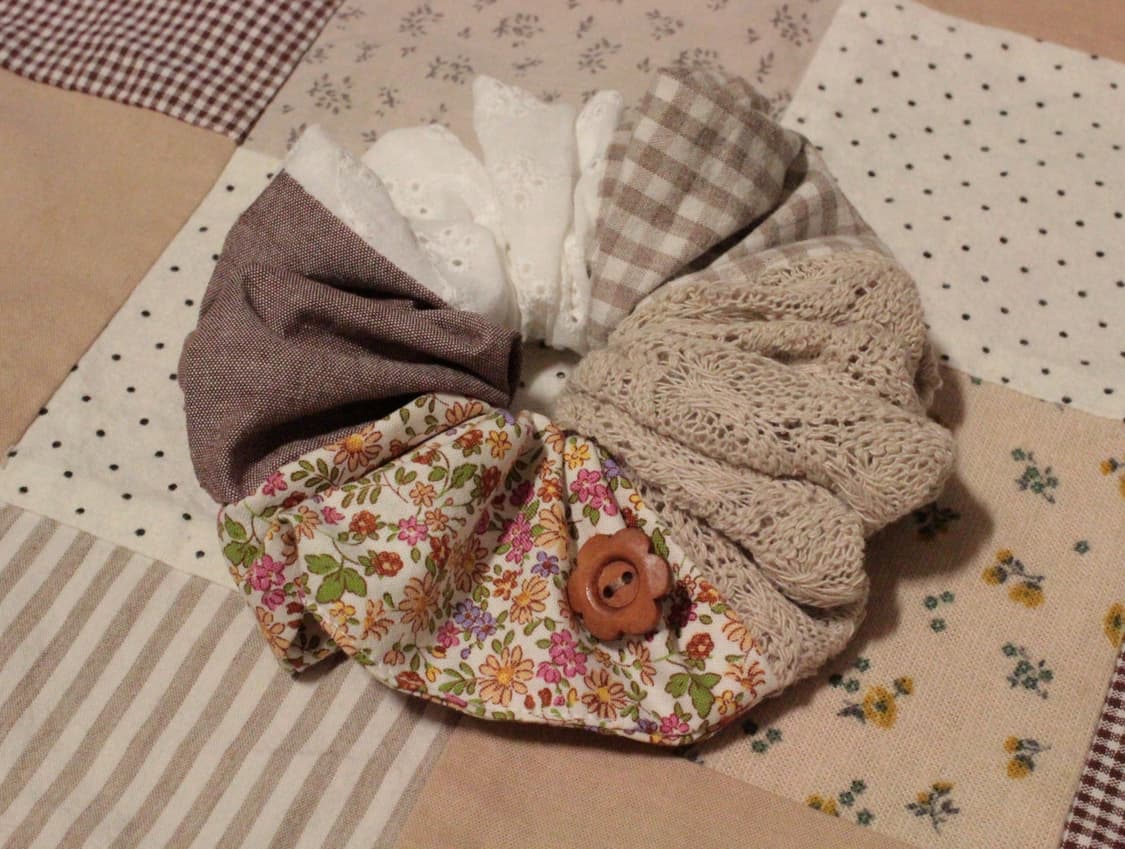 핸드메이드 베이지니트 패치워크 스크런치 상품이미지1