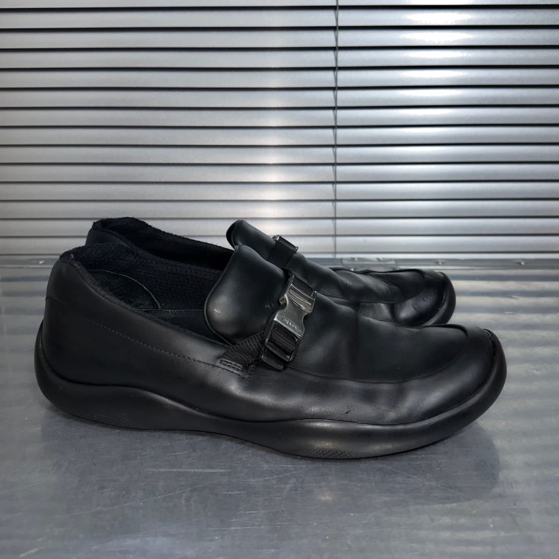 00s 레어 블랙 프라다 스포츠 버클 로퍼 상품이미지4