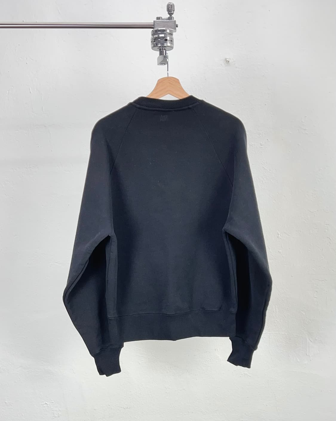 아미 21ss 블랙 스몰 하트로고 크루넥 스웨트 셔츠 상품이미지6