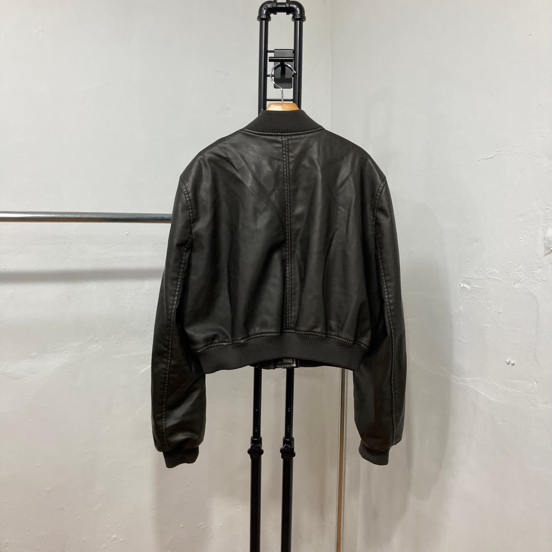 자라(Zara) 크롭 레더 봄버 재킷 상품이미지5