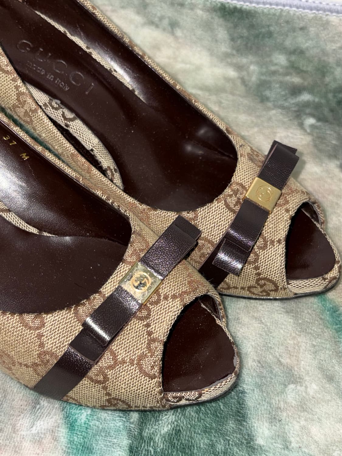 구찌 GG 캔버스 오픈토 펌프스 힐 상품이미지2