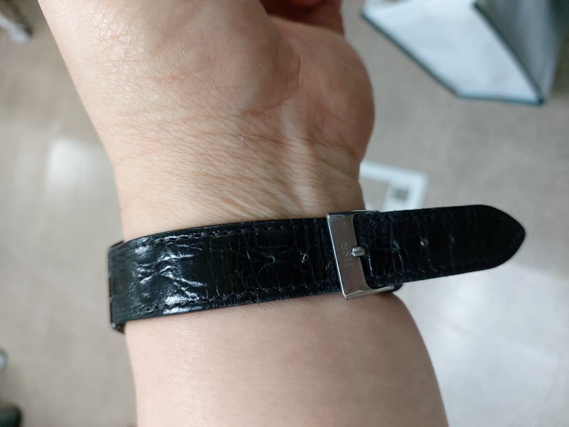 블랙 색상의 스와치 크로노그래프 가죽 시계 상품이미지5