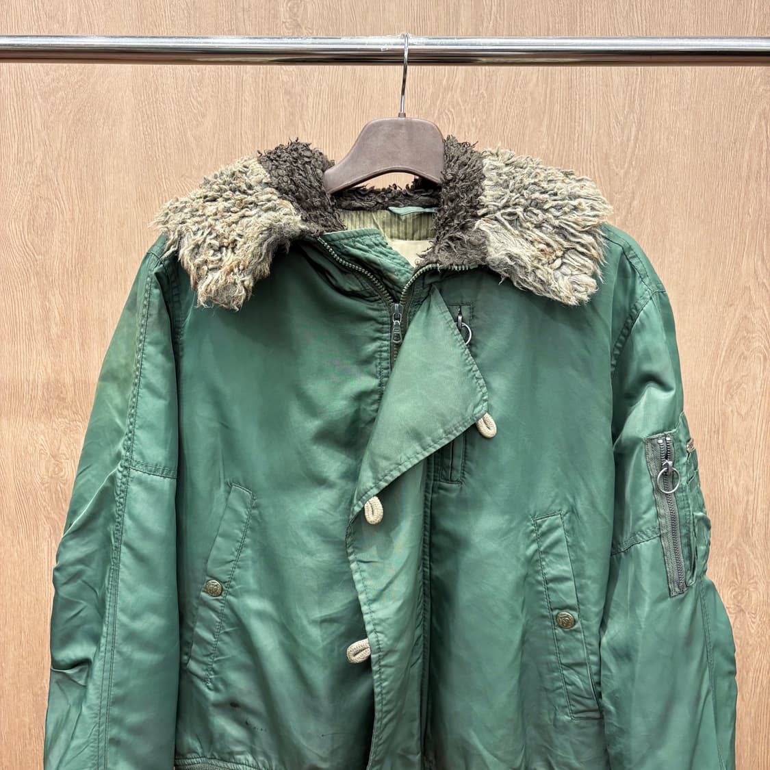 디젤 파일럿 항공 점퍼 페이크 퍼 카라 후드 밀리터리 포켓 디테일 카키 상품이미지4