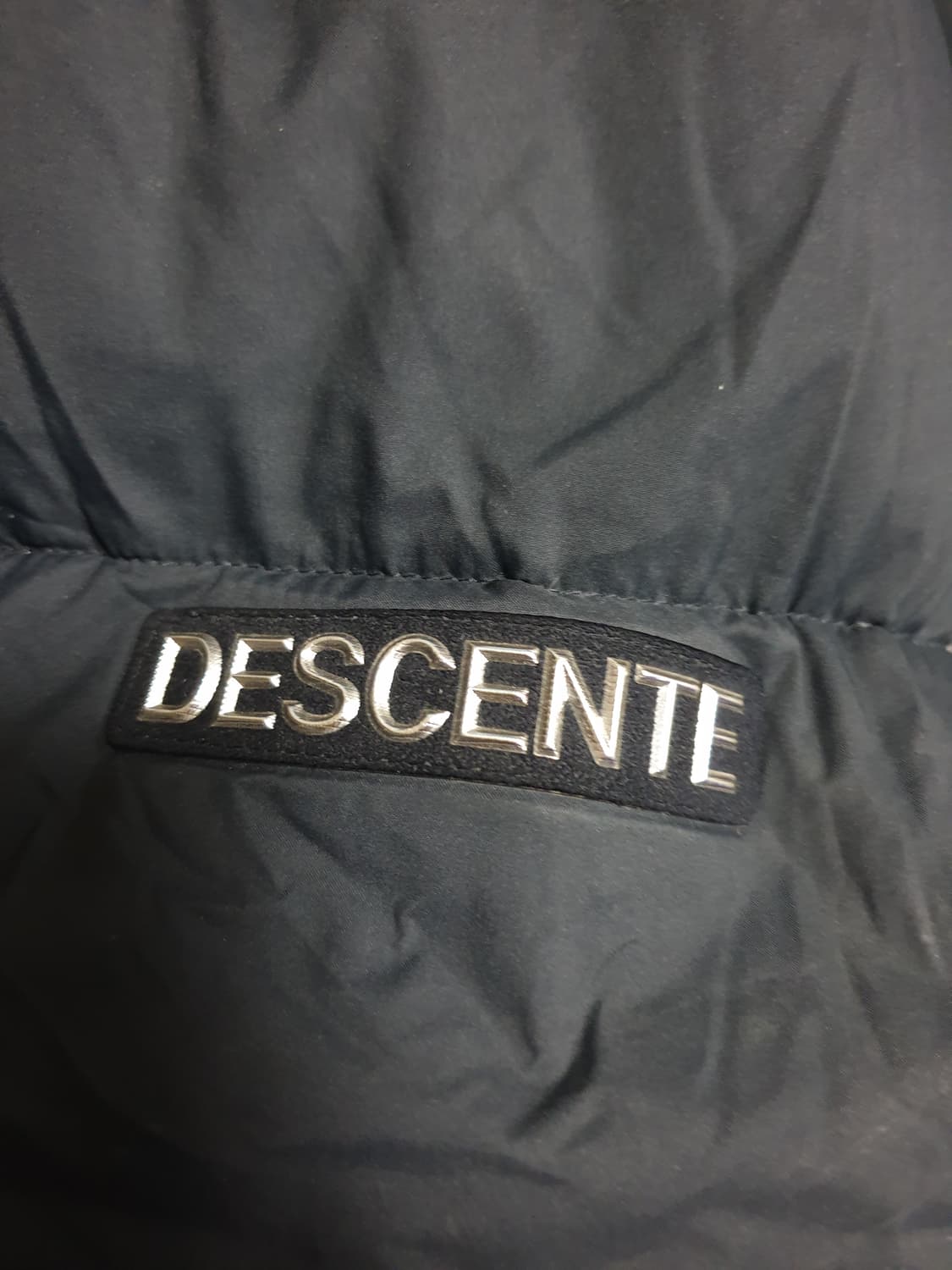 데상트 구스다운 혜비 벤치파카 롱패딩 블랙 (90) 상품이미지3