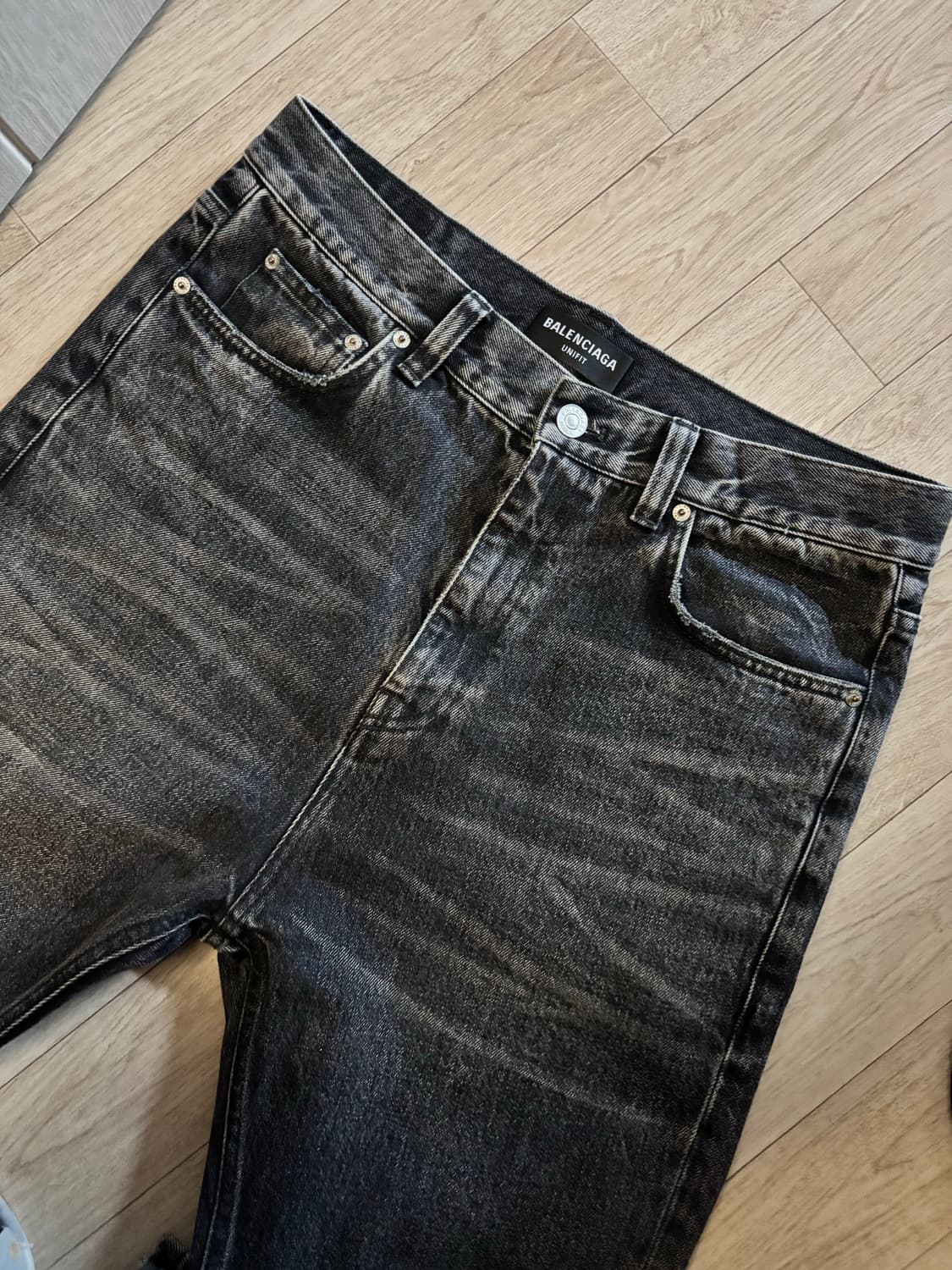 [ S ] 발렌시아가 22fw 로스트테잎 플레이진 상품이미지4