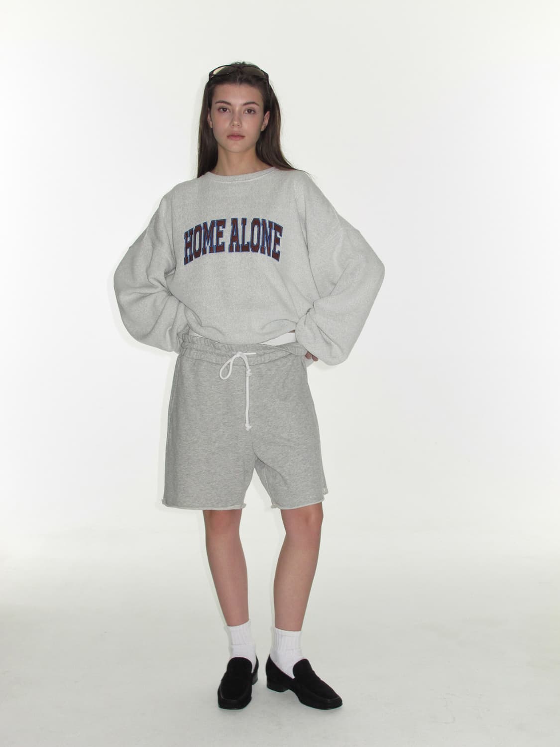 리본빛 ribbonbit Home Alone Sweatshirt 상품이미지3