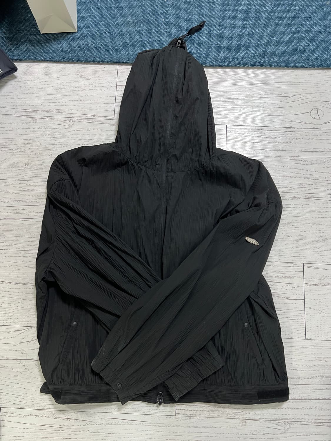 오프닝프로젝트 Pleats Hoodie Jumper - Black 상품이미지1