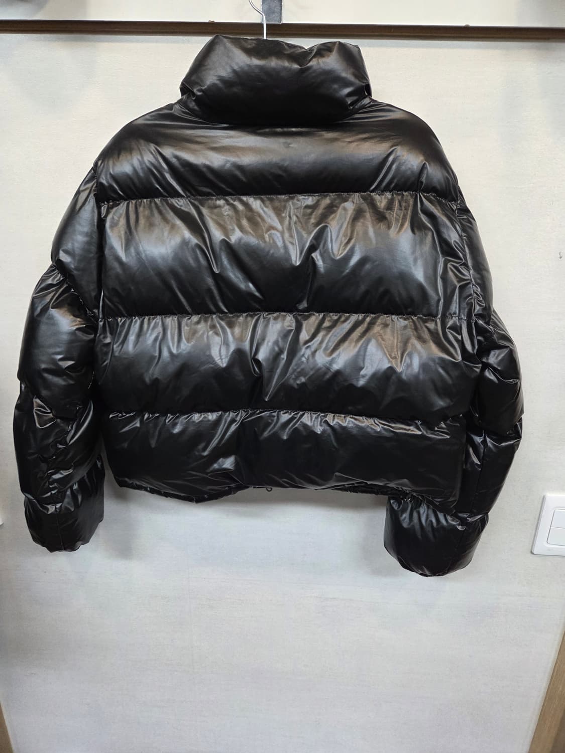 비터셀즈 글로시 푸퍼 투웨이 크롭 패딩 프리 상품이미지2