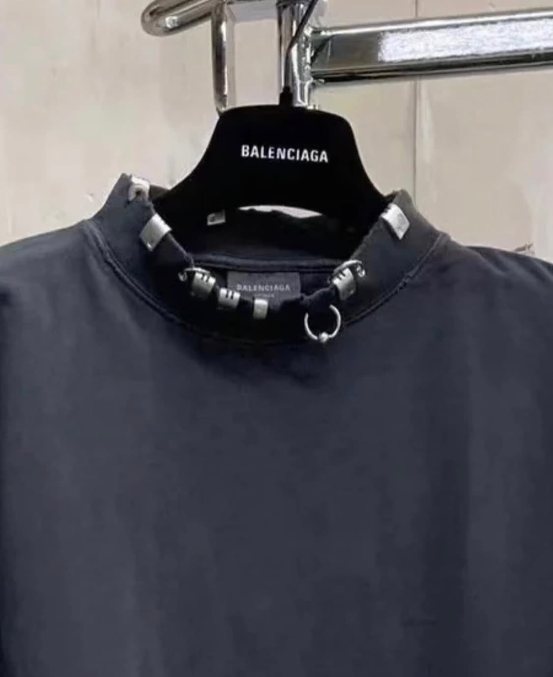 발렌시아가 피어싱 티셔츠 상품이미지1