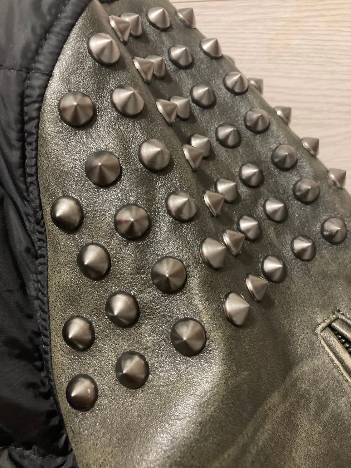 슈프림 언더커버 푸퍼 스터드 패딩 L팝니다 상품이미지5