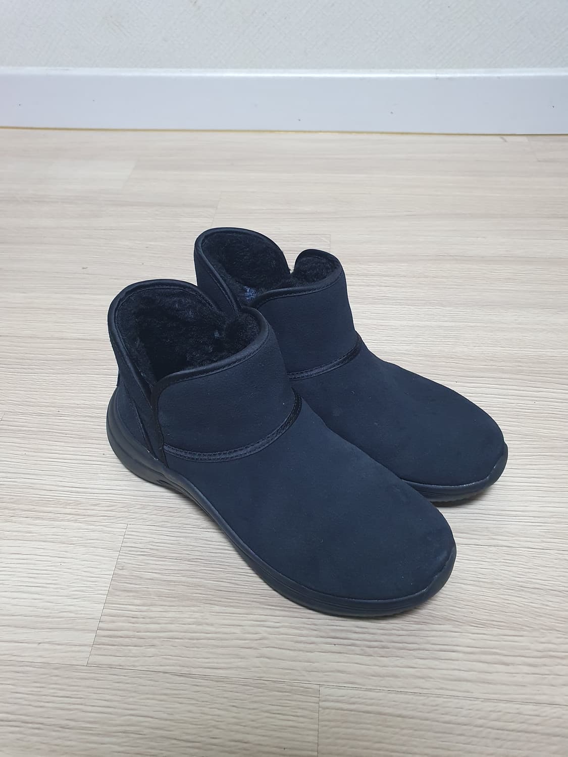 스케쳐스 블랙 털 안감 숏 부츠 240 상품이미지2