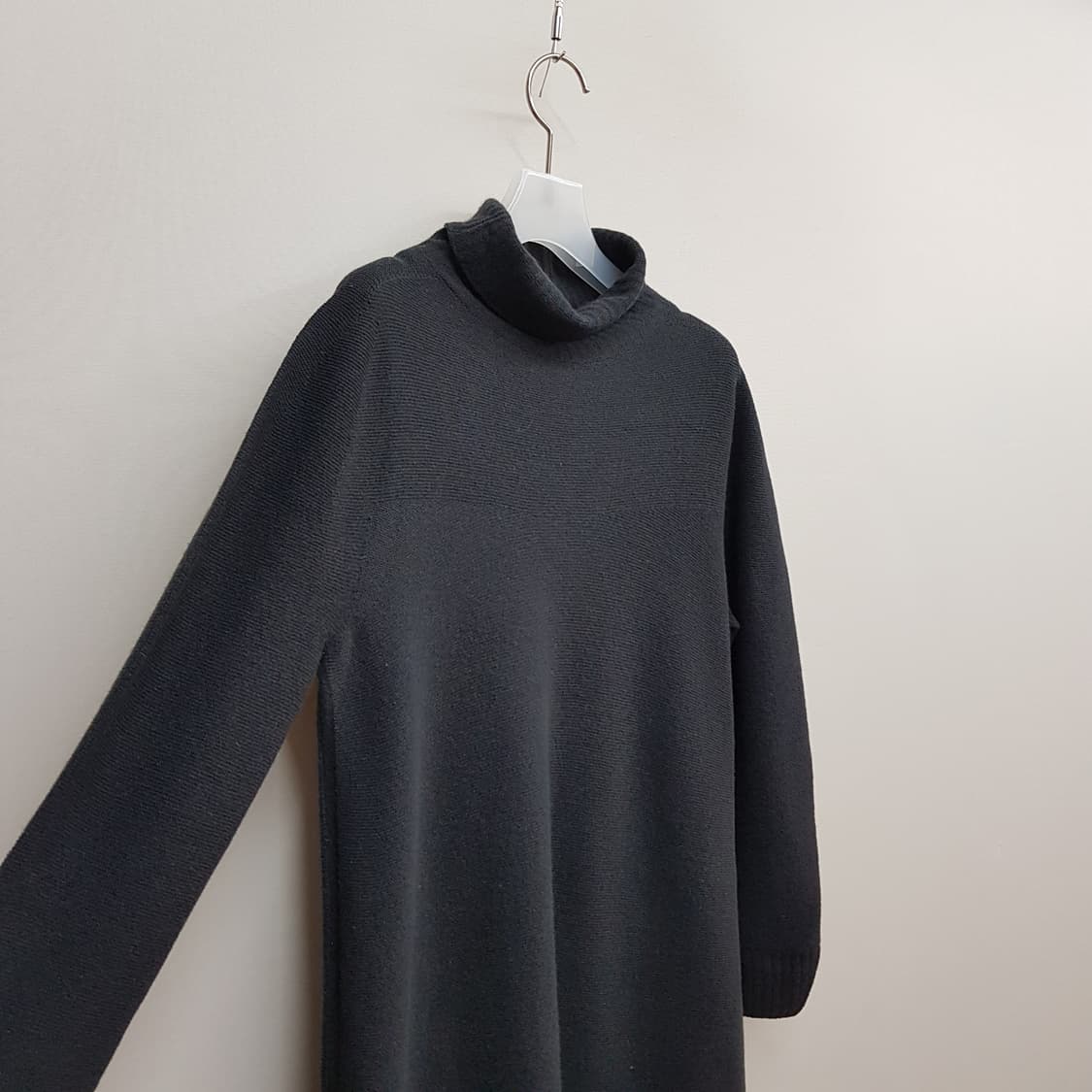 한섬 시스템 블랙 울 터틀넥 니트 롱 원피스 F사이즈 상품이미지3