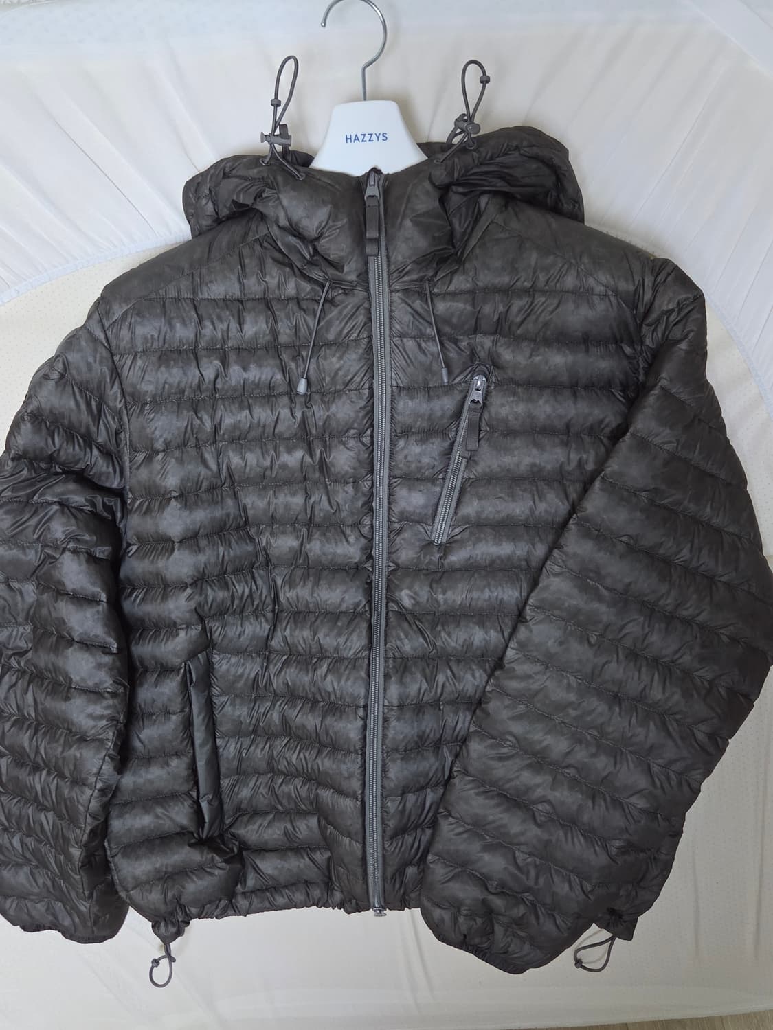 헤지스 26ss 구스 경량패딩 그레이 M  상품이미지1