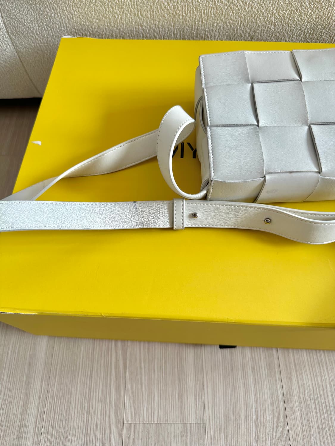 보테가베네타 카세트백 화이트 상품이미지7