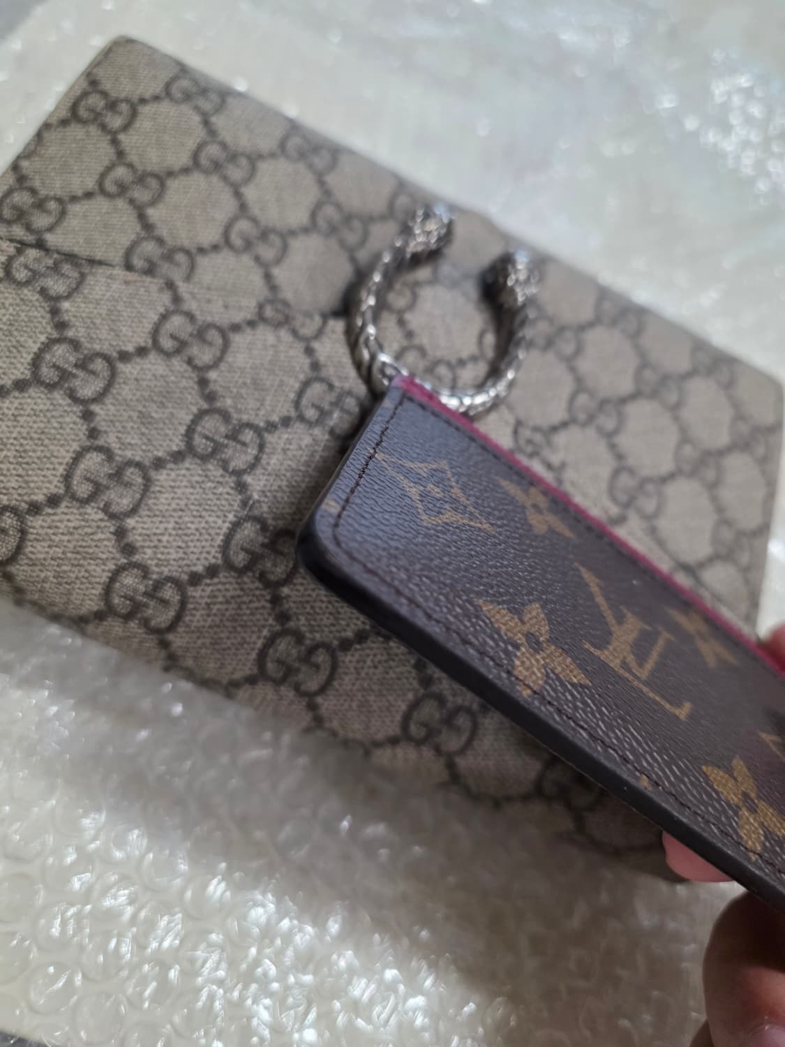 루이비통 모노그램 푸시아 카드지갑 상품이미지4