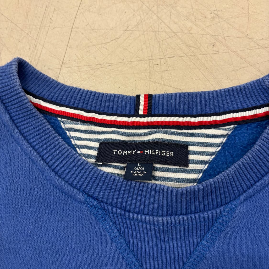 타미힐피거 빅로고 블루 맨투맨 상품이미지3
