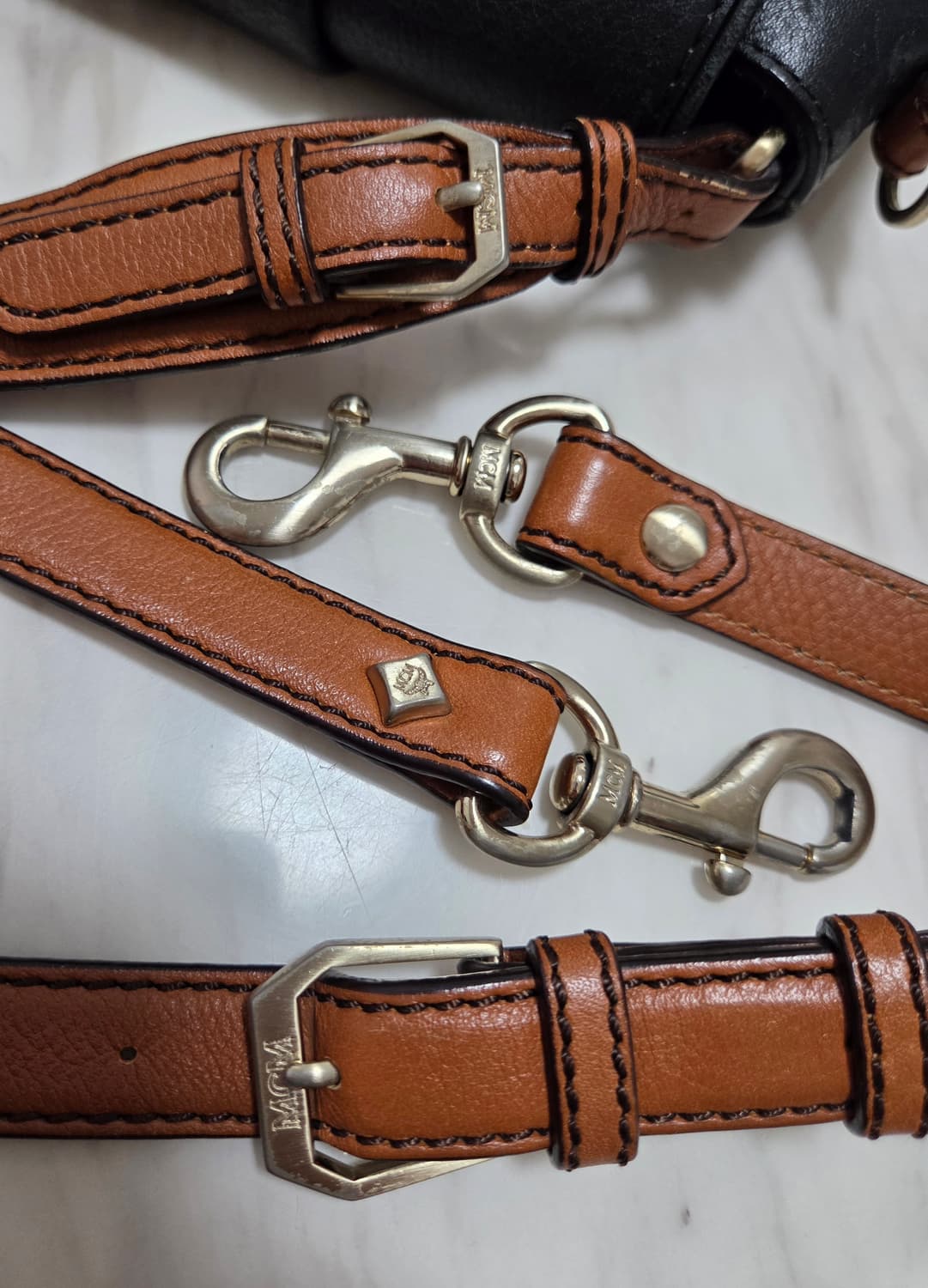 MCM 비세토스 블랙 레더 토트 앤 크로스백 상품이미지10