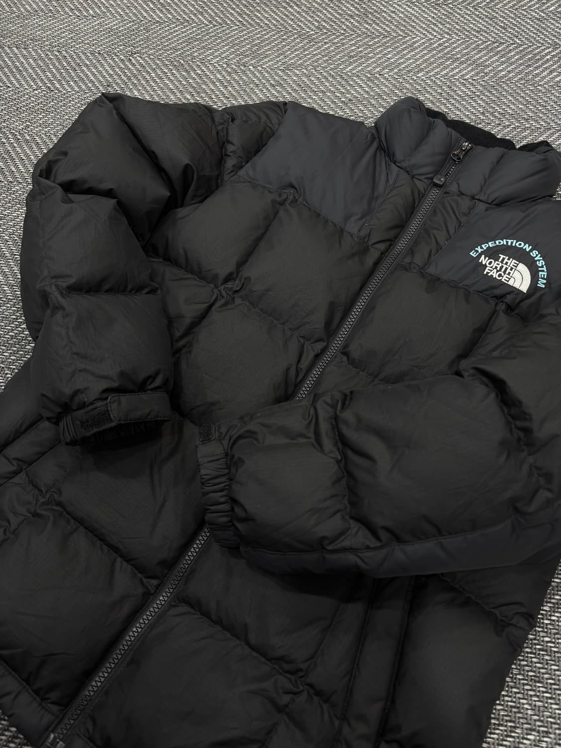 노스페이스 패딩 블랙 상품이미지3