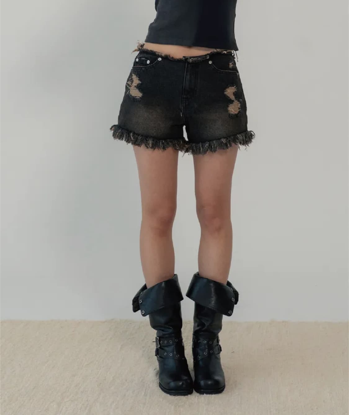 (새) 지제뮤지엄 FRINGE DENIM SHORTS (BLACK) 상품이미지1