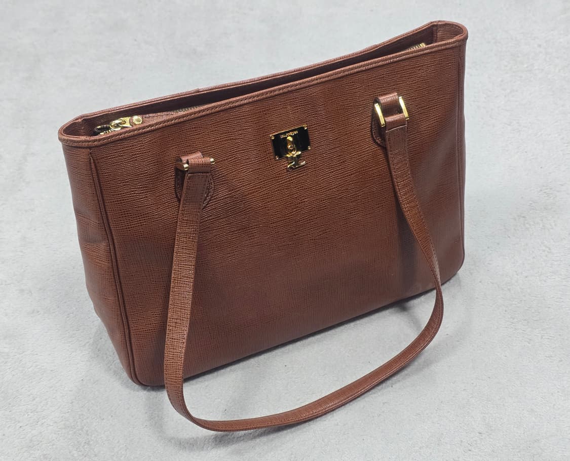 꾸레쥬 금속장식 브라운 레더 숄더백 상품이미지3