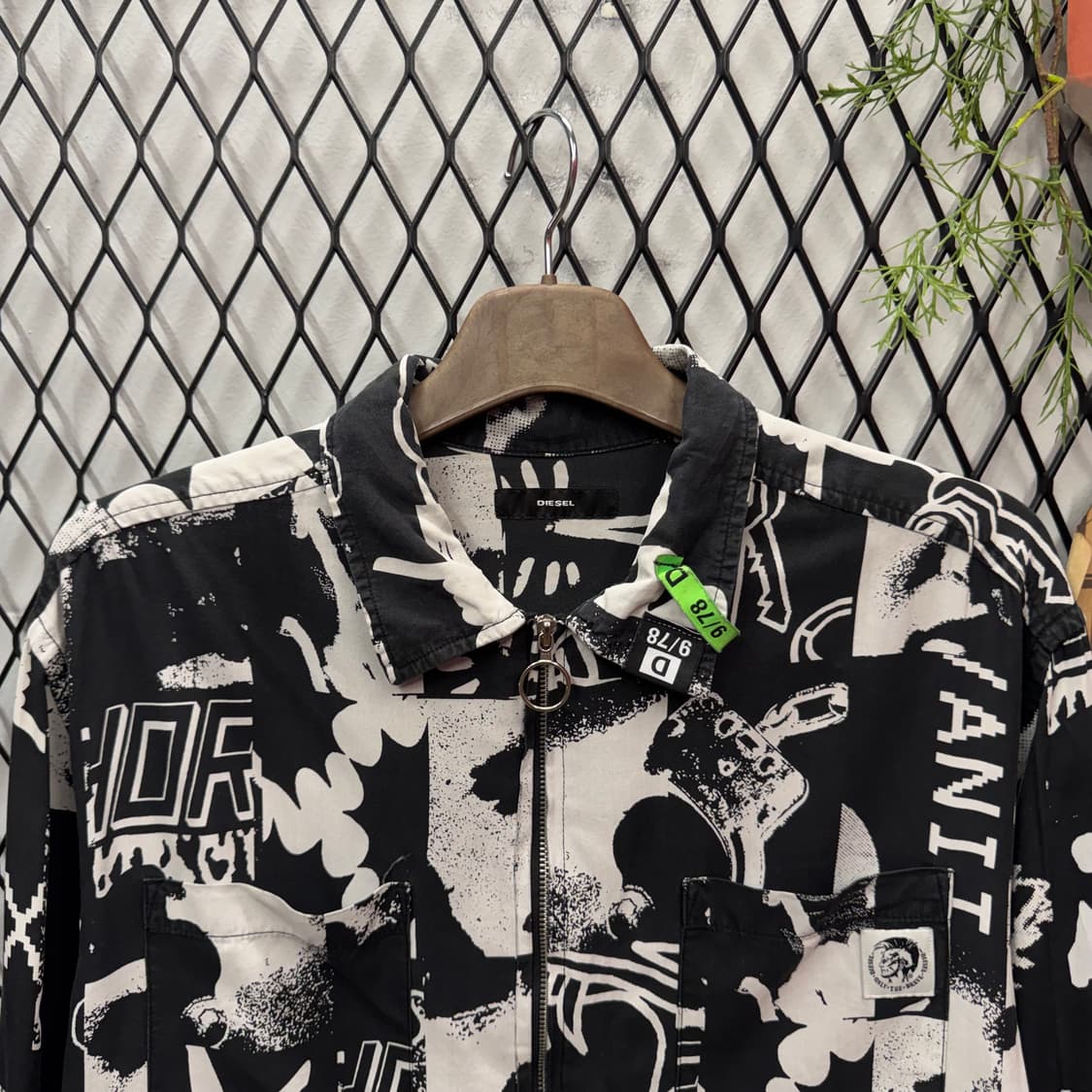 2019F/W 디젤 그래피티 프린트 셔츠 집업 자켓 블랙 화이트 상품이미지3