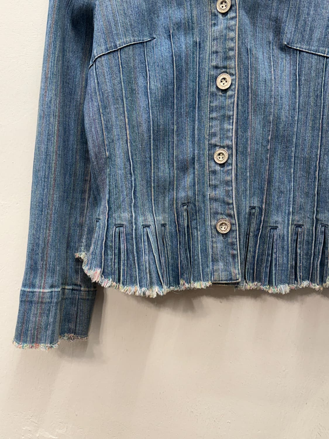 Pleated Raw Hem Denim Jacket 상품이미지3